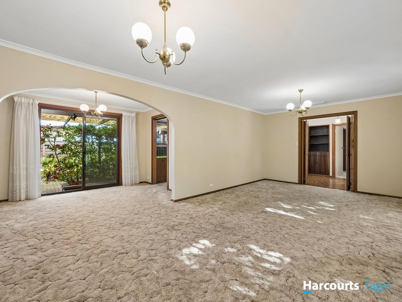 Photo - 48 Hamilton Crescent, Aberfoyle Park SA 5159 - Image 6