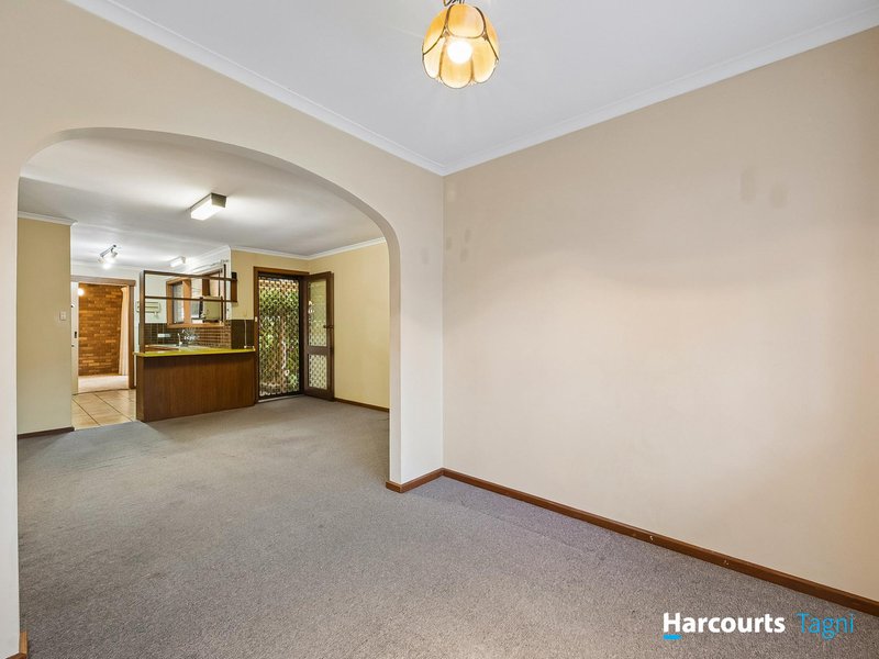 Photo - 48 Hamilton Crescent, Aberfoyle Park SA 5159 - Image 12