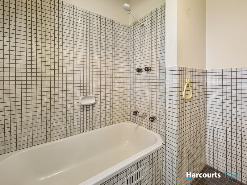 Photo - 48 Hamilton Crescent, Aberfoyle Park SA 5159 - Image 21
