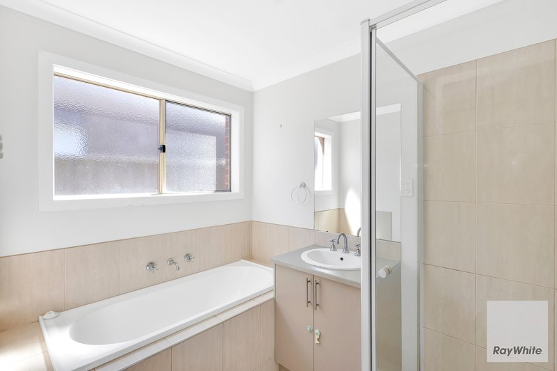 Photo - 48 Hatchlands Drive, Deer Park VIC 3023 - Image 5