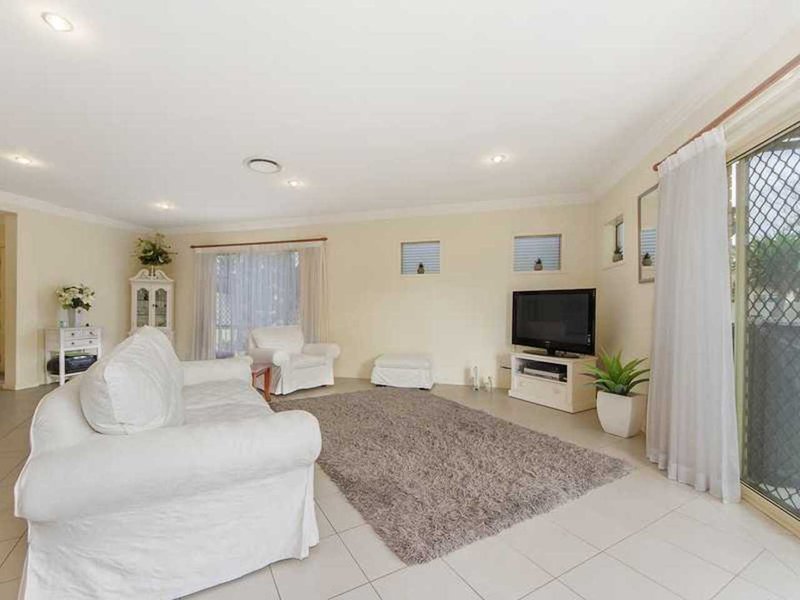 Photo - 48 Heights Drive, Robina QLD 4226 - Image 3