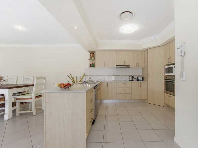 Photo - 48 Heights Drive, Robina QLD 4226 - Image 6