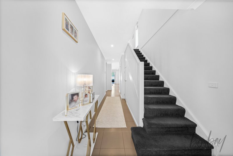 Photo - 48 Highbury Circuit, Craigieburn VIC 3064 - Image 8