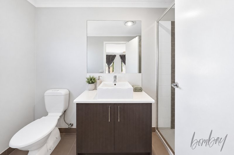 Photo - 48 Highbury Circuit, Craigieburn VIC 3064 - Image 11
