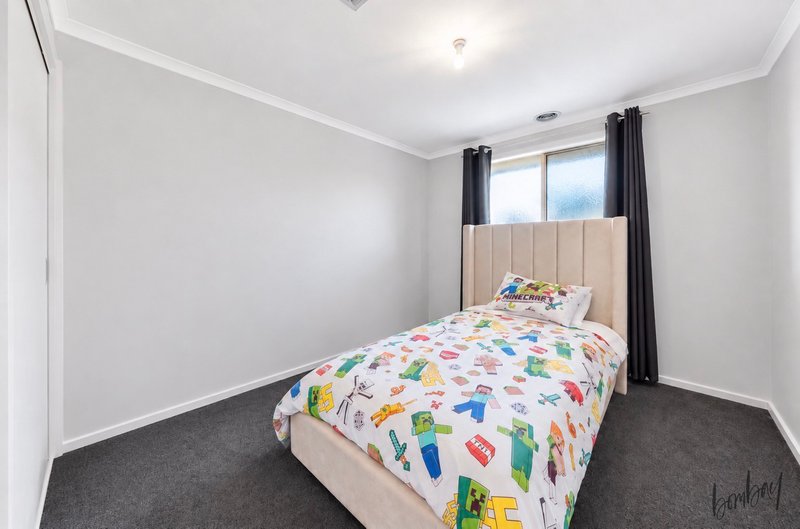 Photo - 48 Highbury Circuit, Craigieburn VIC 3064 - Image 13
