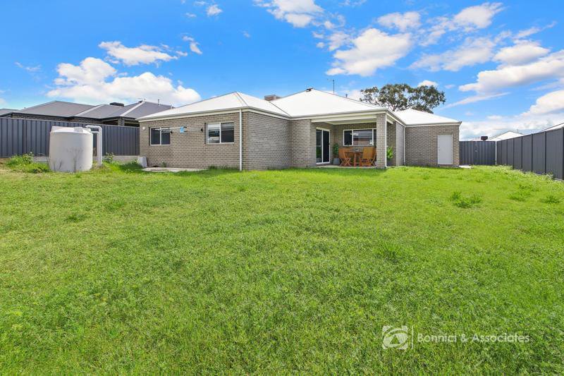 Photo - 48 Hillford Circuit, Thurgoona NSW 2640 - Image 18