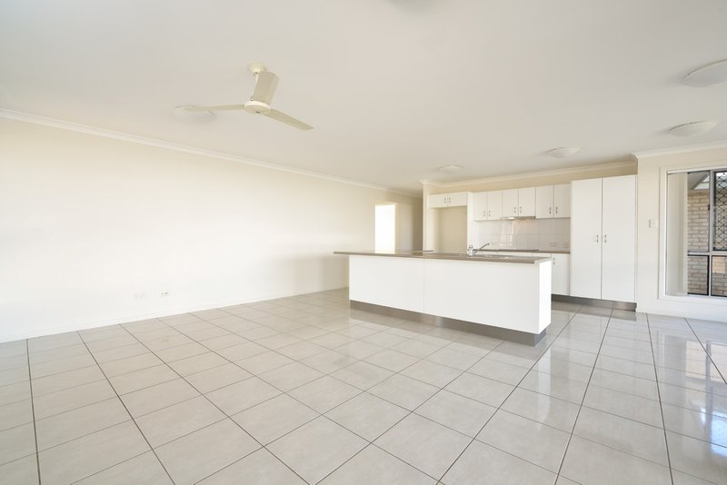 Photo - 48 Iris Road, Kirkwood QLD 4680 - Image 3