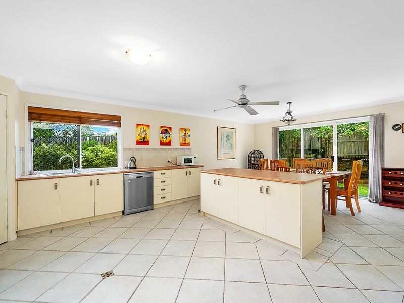 Photo - 48 Ironbark Place, Bridgeman Downs QLD 4035 - Image 6