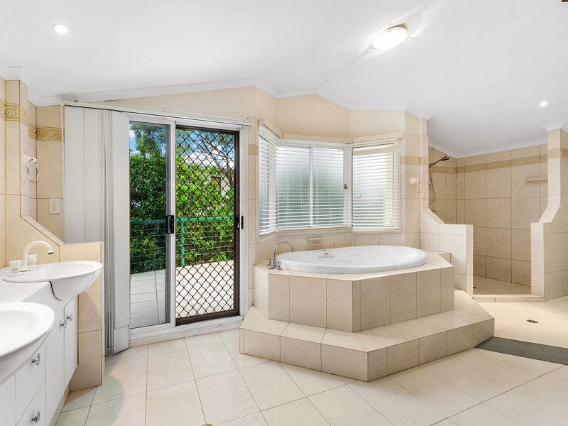 Photo - 48 Ironbark Place, Bridgeman Downs QLD 4035 - Image 9