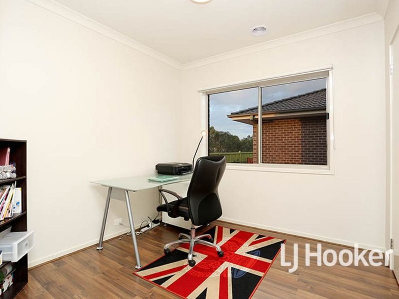 Photo - 48 James Melrose Drive, Brookfield VIC 3338 - Image 7