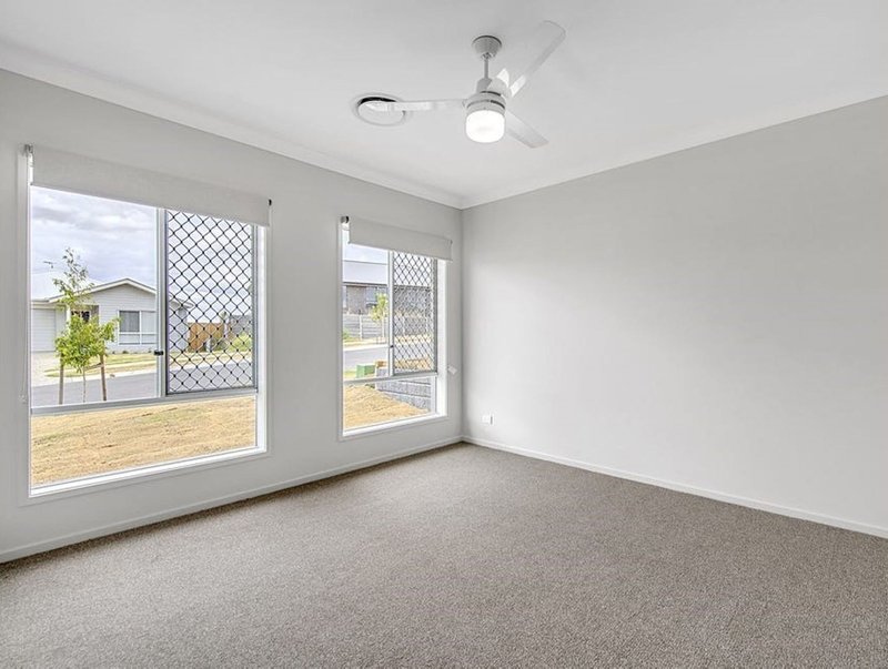 Photo - 48 Jolly Mews, Ripley QLD 4306 - Image 6