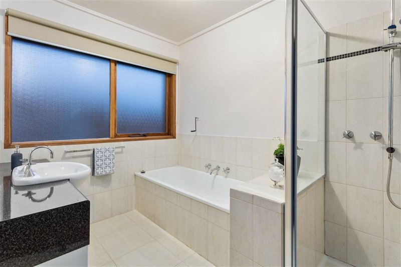 Photo - 48 Kenross Drive, Wheelers Hill VIC 3150 - Image 10