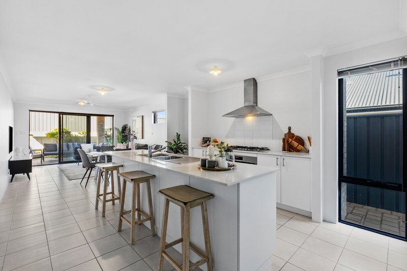 Photo - 48 Leschenault Loop, Banksia Grove WA 6031 - Image 5