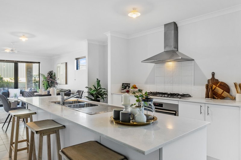 Photo - 48 Leschenault Loop, Banksia Grove WA 6031 - Image 6