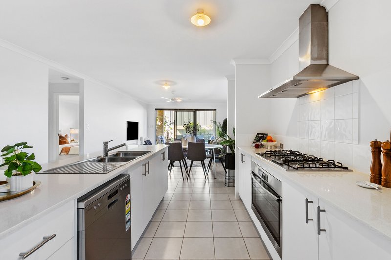 Photo - 48 Leschenault Loop, Banksia Grove WA 6031 - Image 7