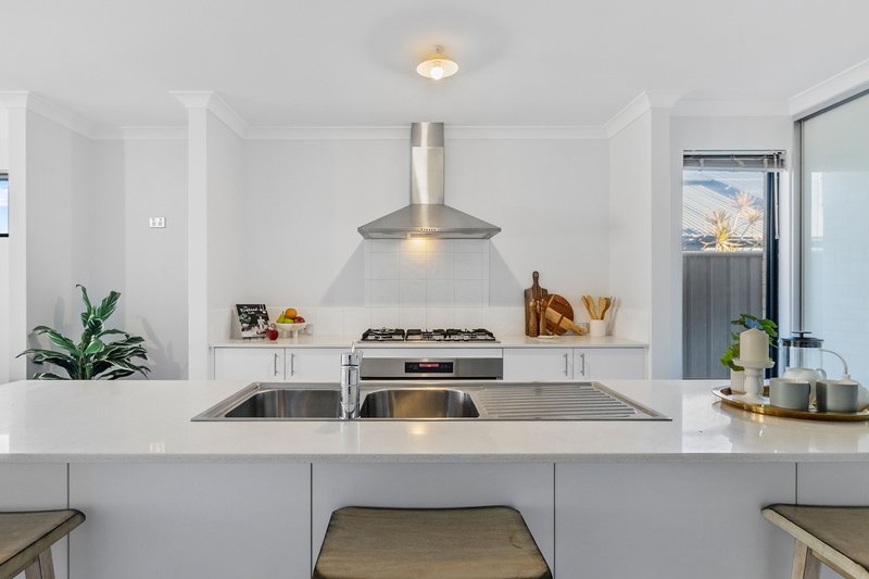 Photo - 48 Leschenault Loop, Banksia Grove WA 6031 - Image 8