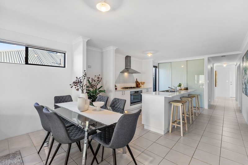 Photo - 48 Leschenault Loop, Banksia Grove WA 6031 - Image 10