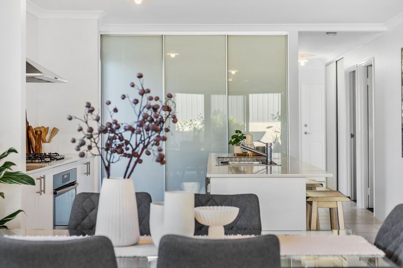 Photo - 48 Leschenault Loop, Banksia Grove WA 6031 - Image 11