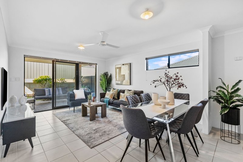 Photo - 48 Leschenault Loop, Banksia Grove WA 6031 - Image 12
