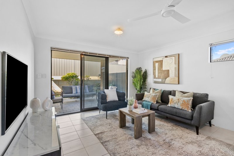 Photo - 48 Leschenault Loop, Banksia Grove WA 6031 - Image 13