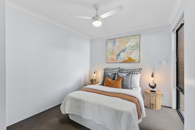Photo - 48 Leschenault Loop, Banksia Grove WA 6031 - Image 18