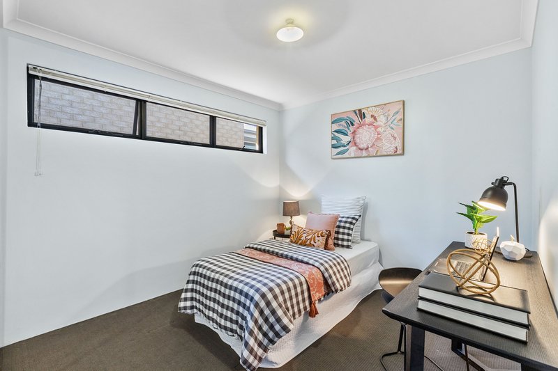 Photo - 48 Leschenault Loop, Banksia Grove WA 6031 - Image 19