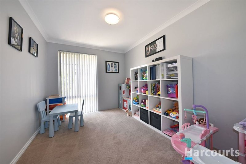 Photo - 48 Liriope Parkway, Sinagra WA 6065 - Image 7