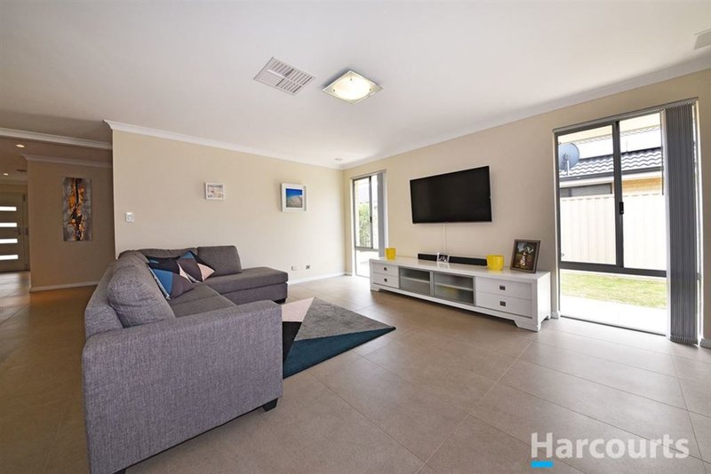 Photo - 48 Liriope Parkway, Sinagra WA 6065 - Image 12