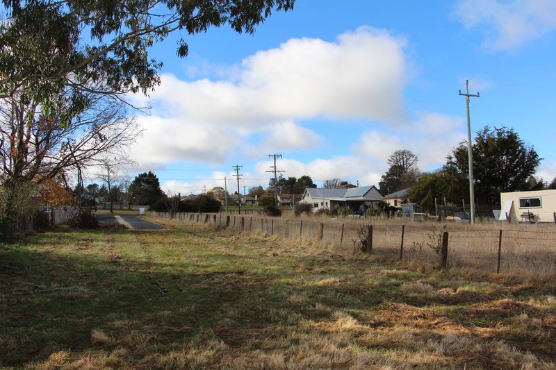 Photo - 48 Llangothlin Street, Guyra NSW 2365 - Image 4