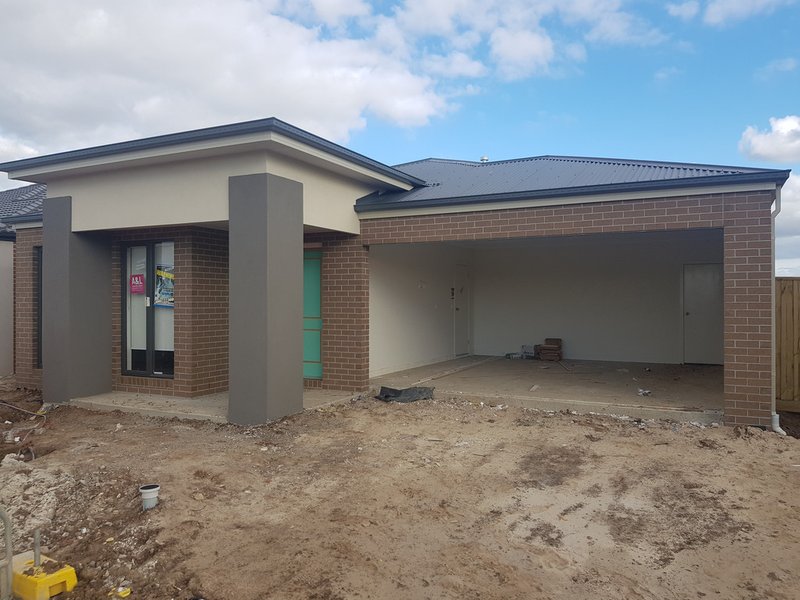 Photo - 48 Madden Boulevard, Tarneit VIC 3029 - Image 2