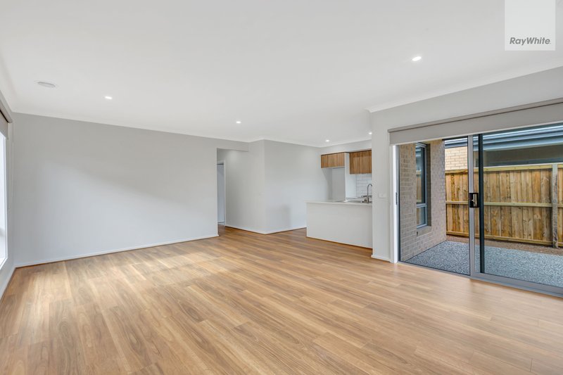 Photo - 48 Mallaig Drive, Beveridge VIC 3753 - Image 5