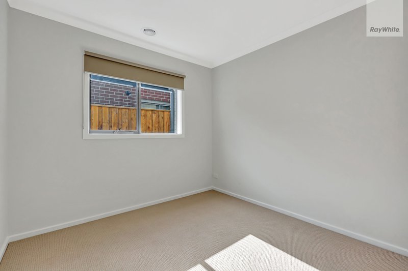 Photo - 48 Mallaig Drive, Beveridge VIC 3753 - Image 11