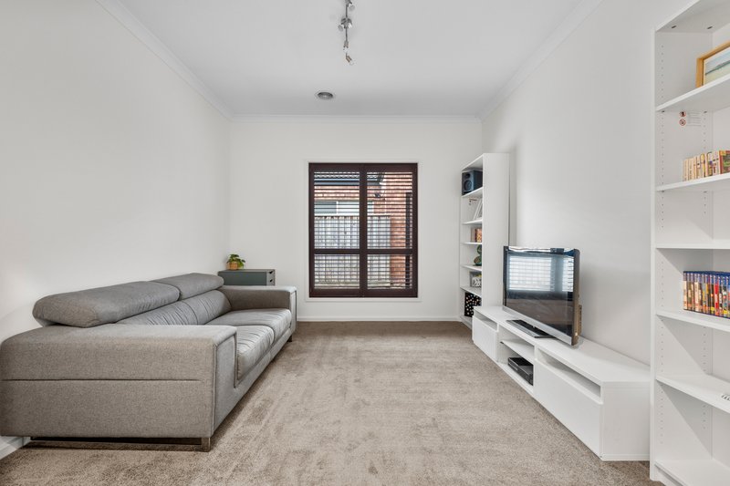 Photo - 48 Manor House Drive, Epping VIC 3076 - Image 7