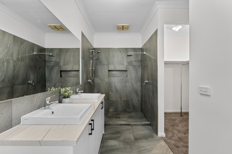 Photo - 48 Manor House Drive, Epping VIC 3076 - Image 12