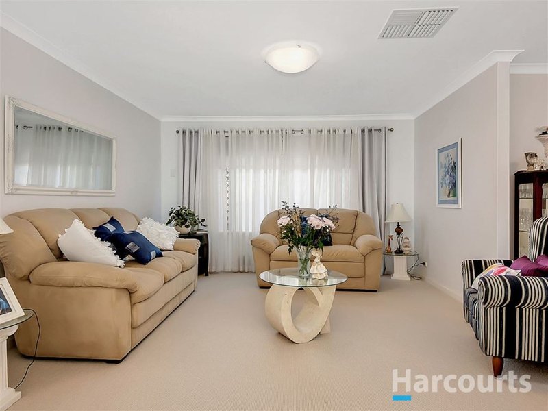 Photo - 48 Merrifield Circle, Leeming WA 6149 - Image 3