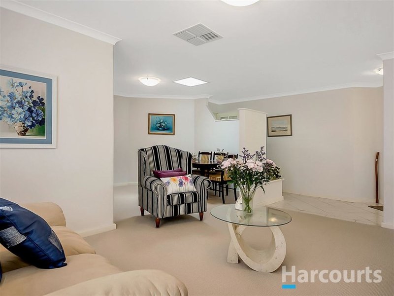 Photo - 48 Merrifield Circle, Leeming WA 6149 - Image 4