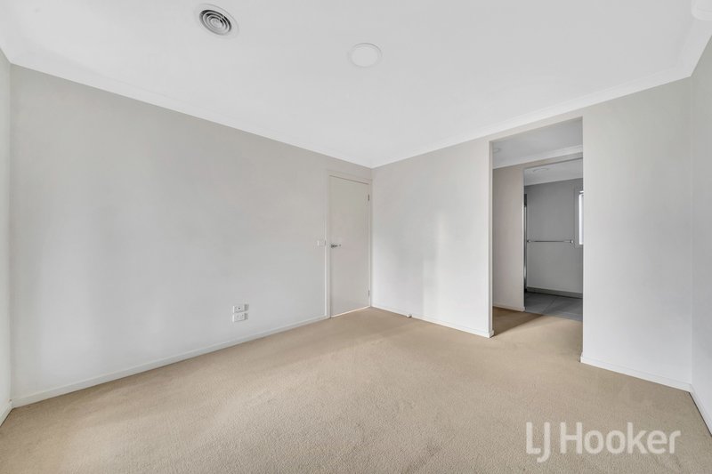 Photo - 48 Merryfield Circuit, Williams Landing VIC 3027 - Image 5