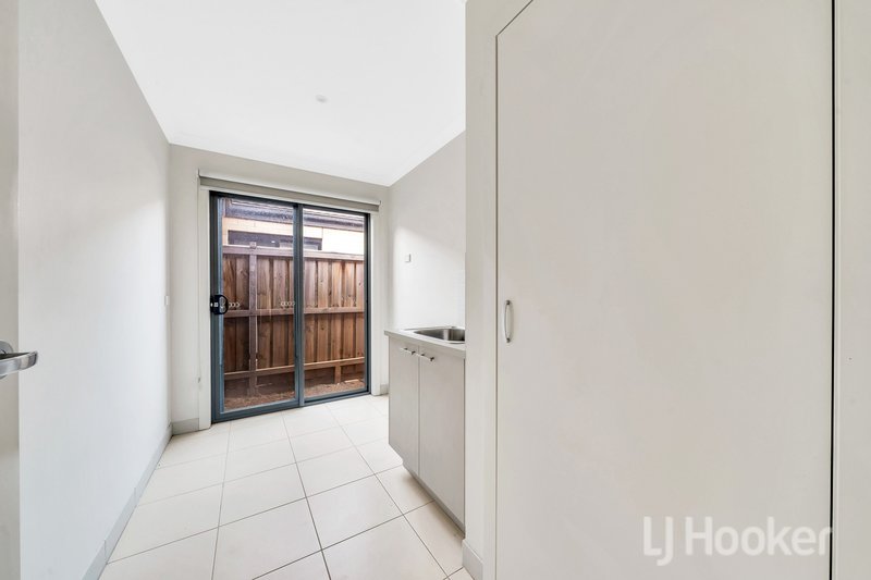 Photo - 48 Merryfield Circuit, Williams Landing VIC 3027 - Image 15