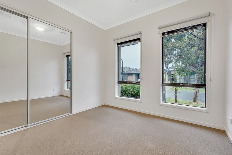 Photo - 48 Moor Park Drive, Craigieburn VIC 3064 - Image 13