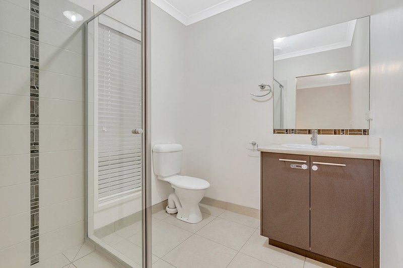 Photo - 48 Moor Park Drive, Craigieburn VIC 3064 - Image 17