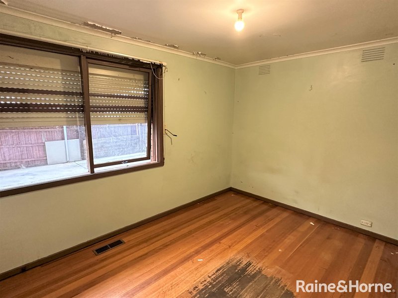 Photo - 48 Narellan Drive, Keysborough VIC 3173 - Image 6