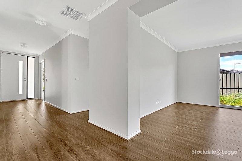 Photo - 48 Nesting Vista, Craigieburn VIC 3064 - Image 6