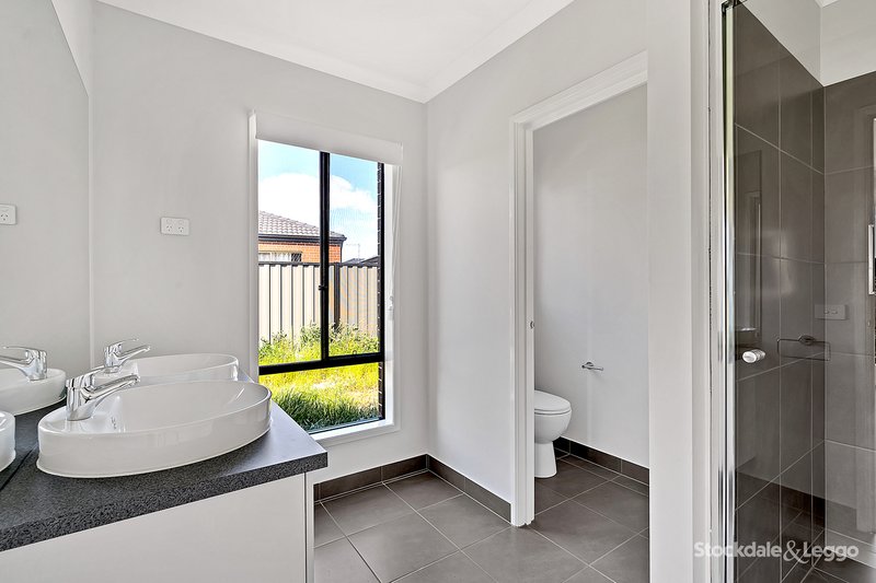 Photo - 48 Nesting Vista, Craigieburn VIC 3064 - Image 8