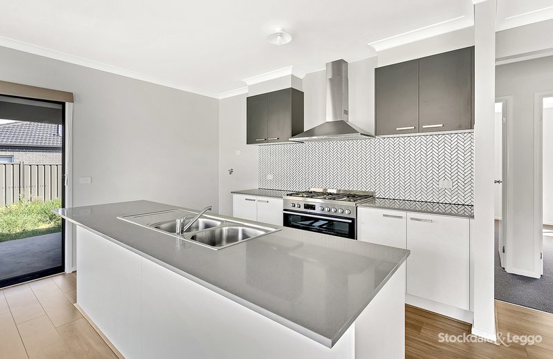 Photo - 48 Nesting Vista, Craigieburn VIC 3064 - Image 10