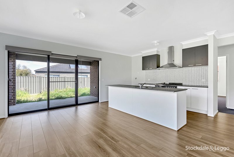 Photo - 48 Nesting Vista, Craigieburn VIC 3064 - Image 11