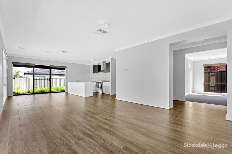 Photo - 48 Nesting Vista, Craigieburn VIC 3064 - Image 13