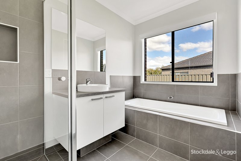 Photo - 48 Nesting Vista, Craigieburn VIC 3064 - Image 19