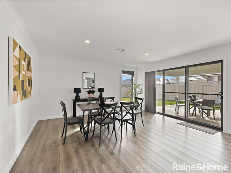 Photo - 48 Newlands Crescent, Kelso NSW 2795 - Image 6