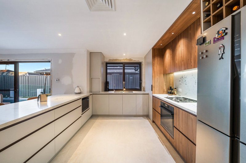 Photo - 48 Nineteenth Avenue, Hoxton Park NSW 2171 - Image 7