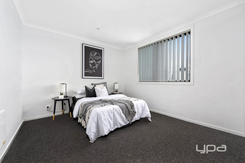 Photo - 48 Oakden Crescent, St Albans VIC 3021 - Image 13